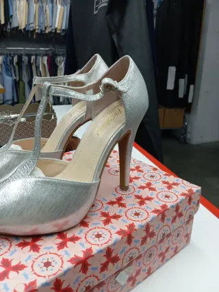 Sandalias Prestigio plateadas talla 37