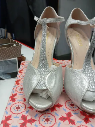 Sandalias Prestigio plateadas talla 37