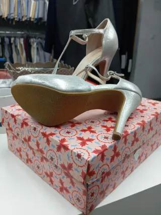 Sandalias Prestigio plateadas talla 37