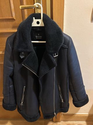 Abrigo Stradivarius Negro calentito