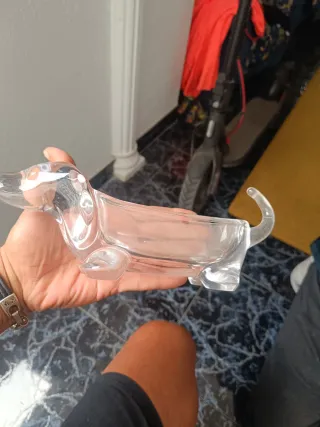 Perro salchicha de cristal