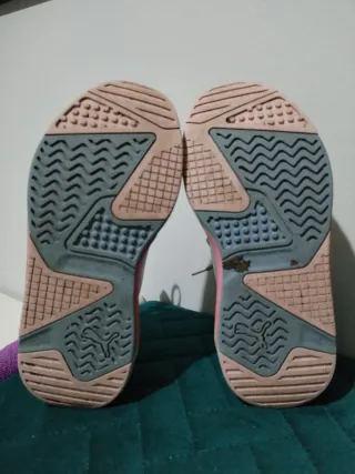 Tenis Puma blancos y rosas