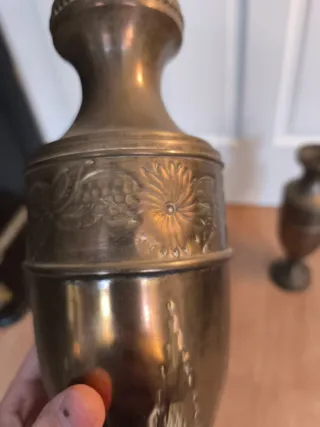 Antichi vasi d'altare in ottone dorato