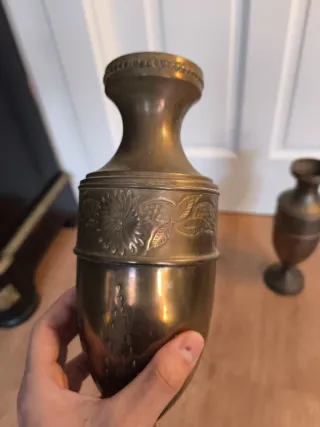 Antichi vasi d'altare in ottone dorato