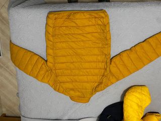 Chaqueta acolchada amarilla