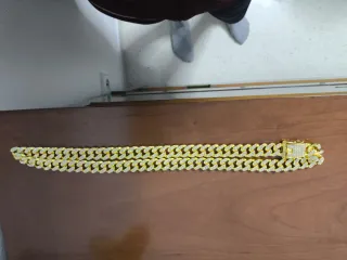 Cadena de oro con diamantes