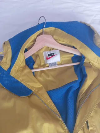 Chaqueta Nike Amarilla con Detalles Azules