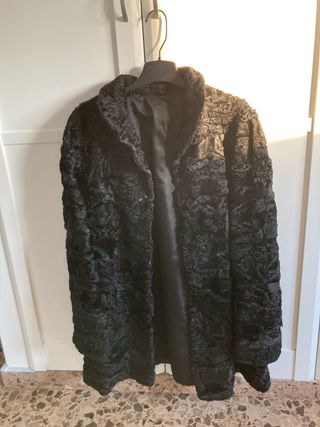 Abrigo de pelo negro mujer