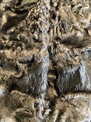 Abrigo de pelo negro mujer