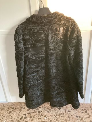 Abrigo de pelo negro mujer