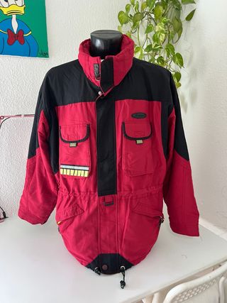 Chaqueta Nórdica Roja y Negra