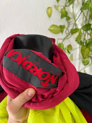 Chaqueta Nórdica Roja y Negra