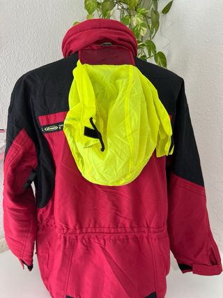 Chaqueta Nórdica Roja y Negra