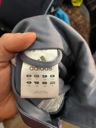 Chaqueta deportiva Adidas niño. talla 164