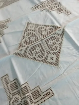 Tovaglietta ricamata a mano 85x85 cm