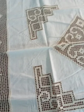 Tovaglietta ricamata a mano 85x85 cm