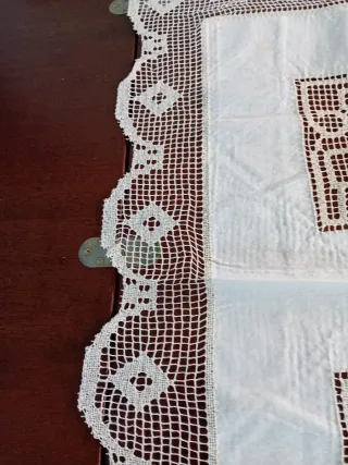 Tovaglietta ricamata a mano 85x85 cm