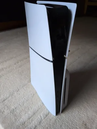 Consola PS5 + Mando + 3 Juegos