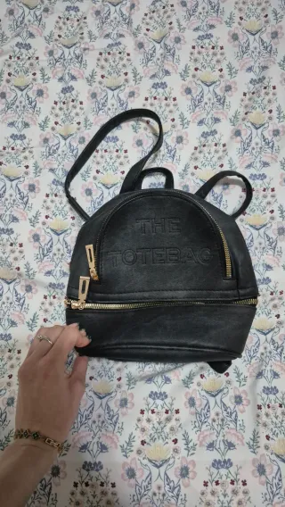 Mochila negra THE TOTEBAG