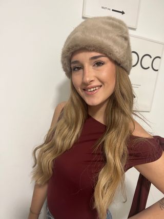 Gorro de pelo blanco