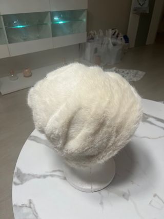 Gorro de pelo blanco