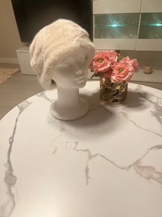 Gorro de pelo blanco