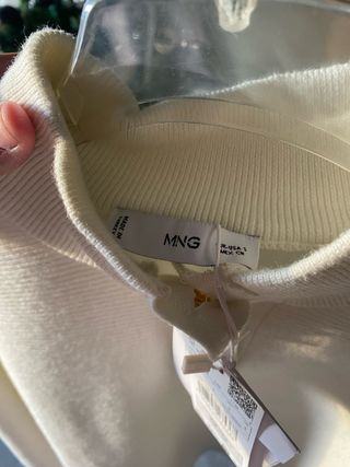 Jersey Mango beige cuello alto botones dorados