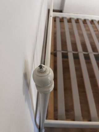 Cama doble metálica blanca Ikea Leirvik