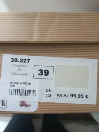 Fabulosas botas negras altas, no llegan rodilla