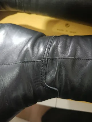 Fabulosas botas negras altas, no llegan rodilla
