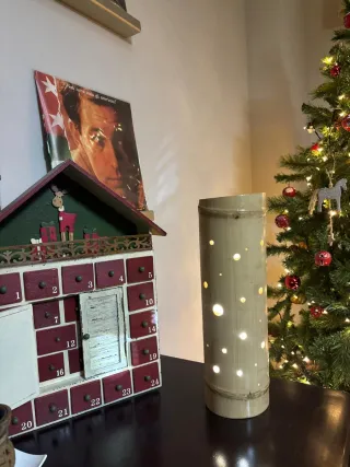Lampada in bambù con fori
