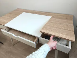 Escritorio blanco y madera