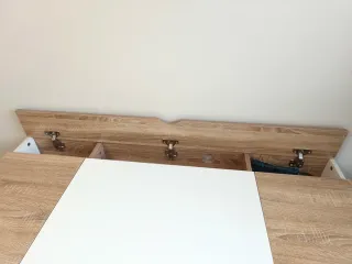 Escritorio blanco y madera