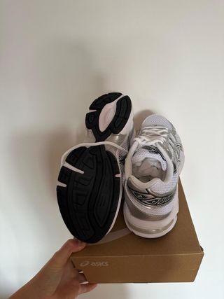 Zapatillas Asics Gel-1130 Plata y Blanco