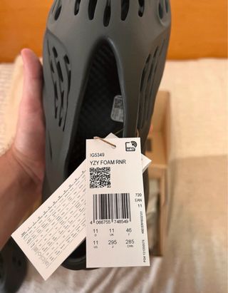 Yeezy Foam Runner Carbon Talla 44