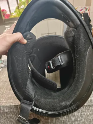 Casco integral negro con visera