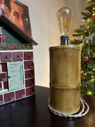 Lampada da tavolo in bambù