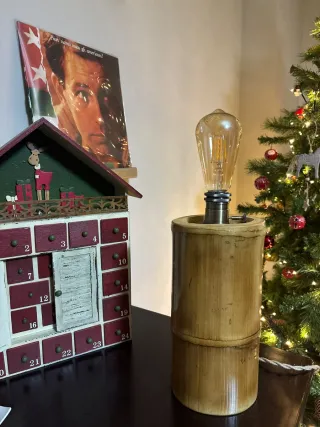 Lampada da tavolo in bambù