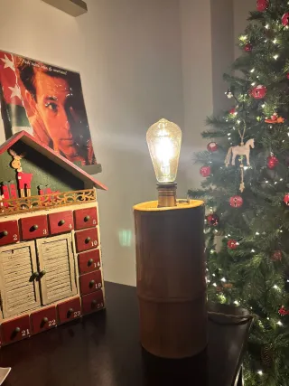 Lampada da tavolo in bambù