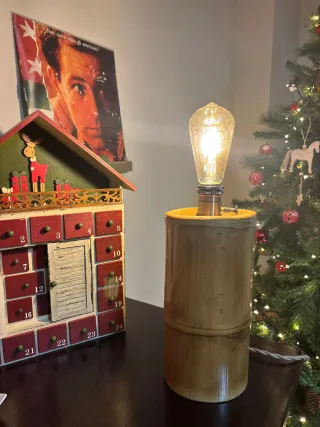 Lampada da tavolo in bambù