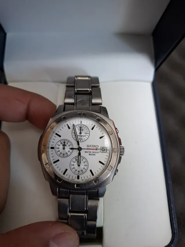 Relógio Seiko V657-9910 Cronógrafo em Titânio