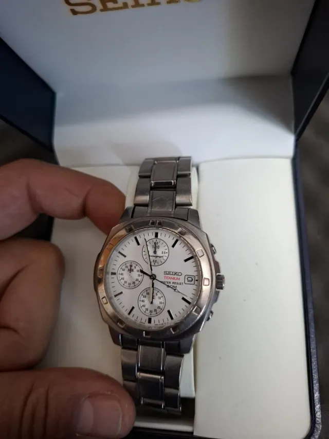 Relógio Seiko V657-9910 Cronógrafo em Titânio