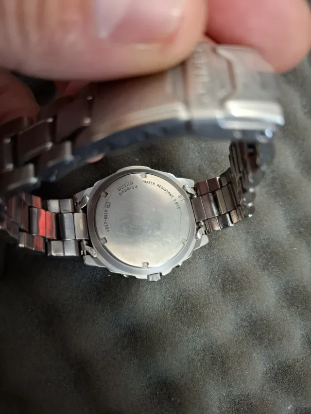 Relógio Seiko V657-9910 Cronógrafo em Titânio