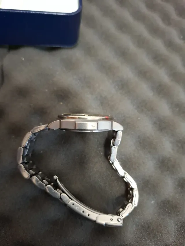 Relógio Seiko V657-9910 Cronógrafo em Titânio