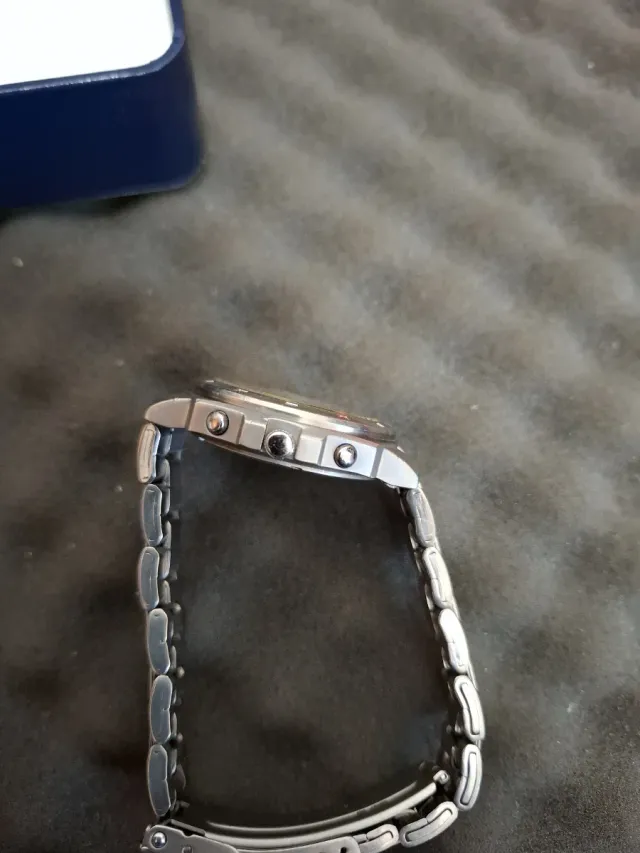 Relógio Seiko V657-9910 Cronógrafo em Titânio