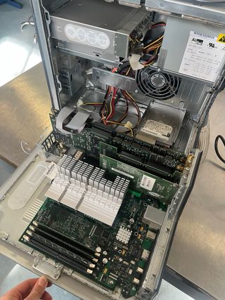 Apple Power Mac G4 con disco IBM
