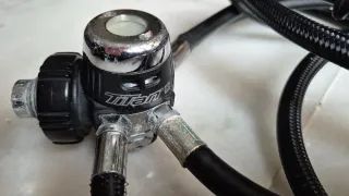 REGULADOR BUCEO AQUALUNG TITAN OCTOPUS Y MANOMETRO