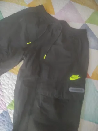 Chándal Nike Air Max Talla M Negro y Verde