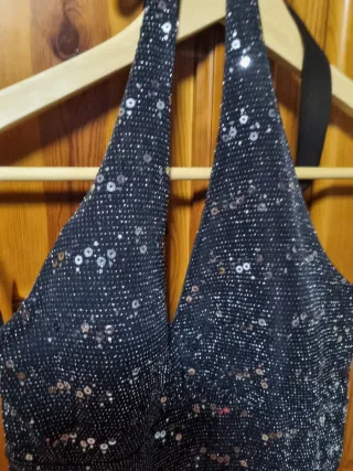 Vestido de fiesta negro y plateado