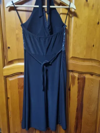Vestido de fiesta negro y plateado